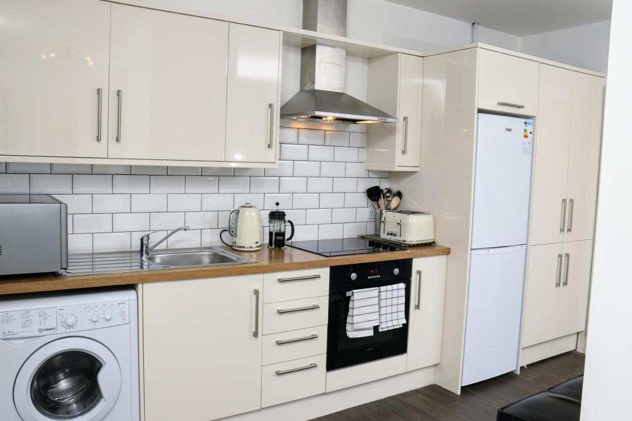 Aisiki Living At Upton Rd, Multiple 1, 2, Or 3 Bedroom Apartments, King Or Twin Beds With Free Wi-Fi & Parking 沃特福德 外观 照片