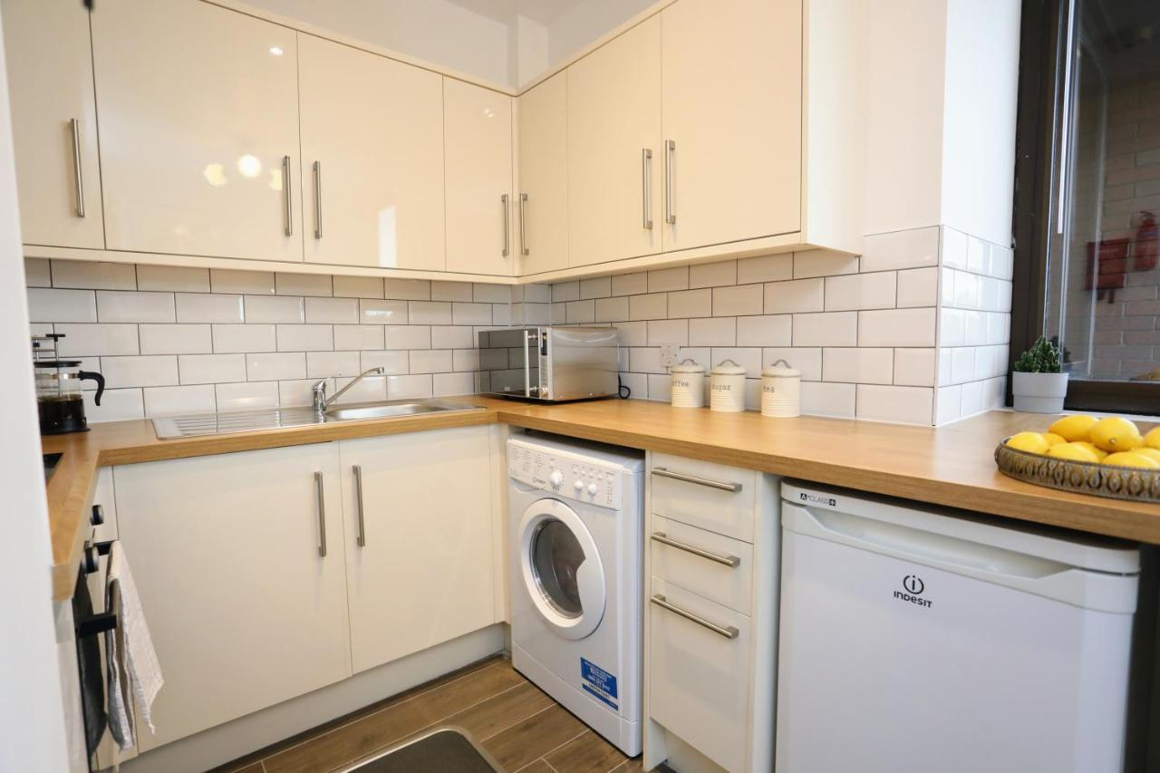 Aisiki Living At Upton Rd, Multiple 1, 2, Or 3 Bedroom Apartments, King Or Twin Beds With Free Wi-Fi & Parking 沃特福德 外观 照片