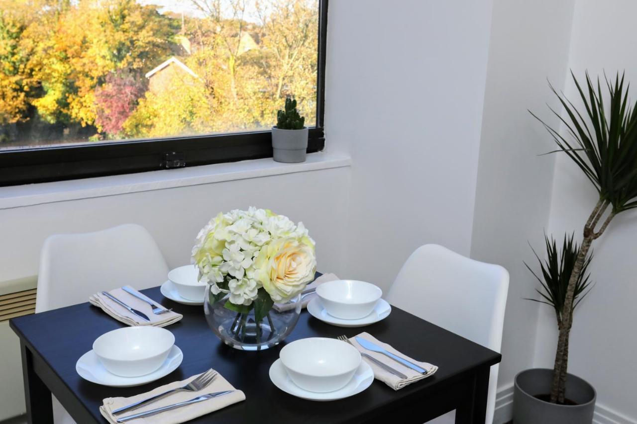 Aisiki Living At Upton Rd, Multiple 1, 2, Or 3 Bedroom Apartments, King Or Twin Beds With Free Wi-Fi & Parking 沃特福德 外观 照片