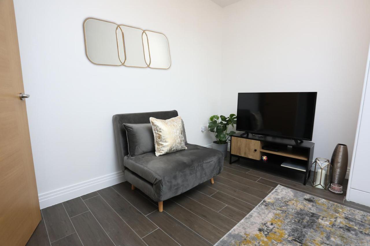 Aisiki Living At Upton Rd, Multiple 1, 2, Or 3 Bedroom Apartments, King Or Twin Beds With Free Wi-Fi & Parking 沃特福德 外观 照片