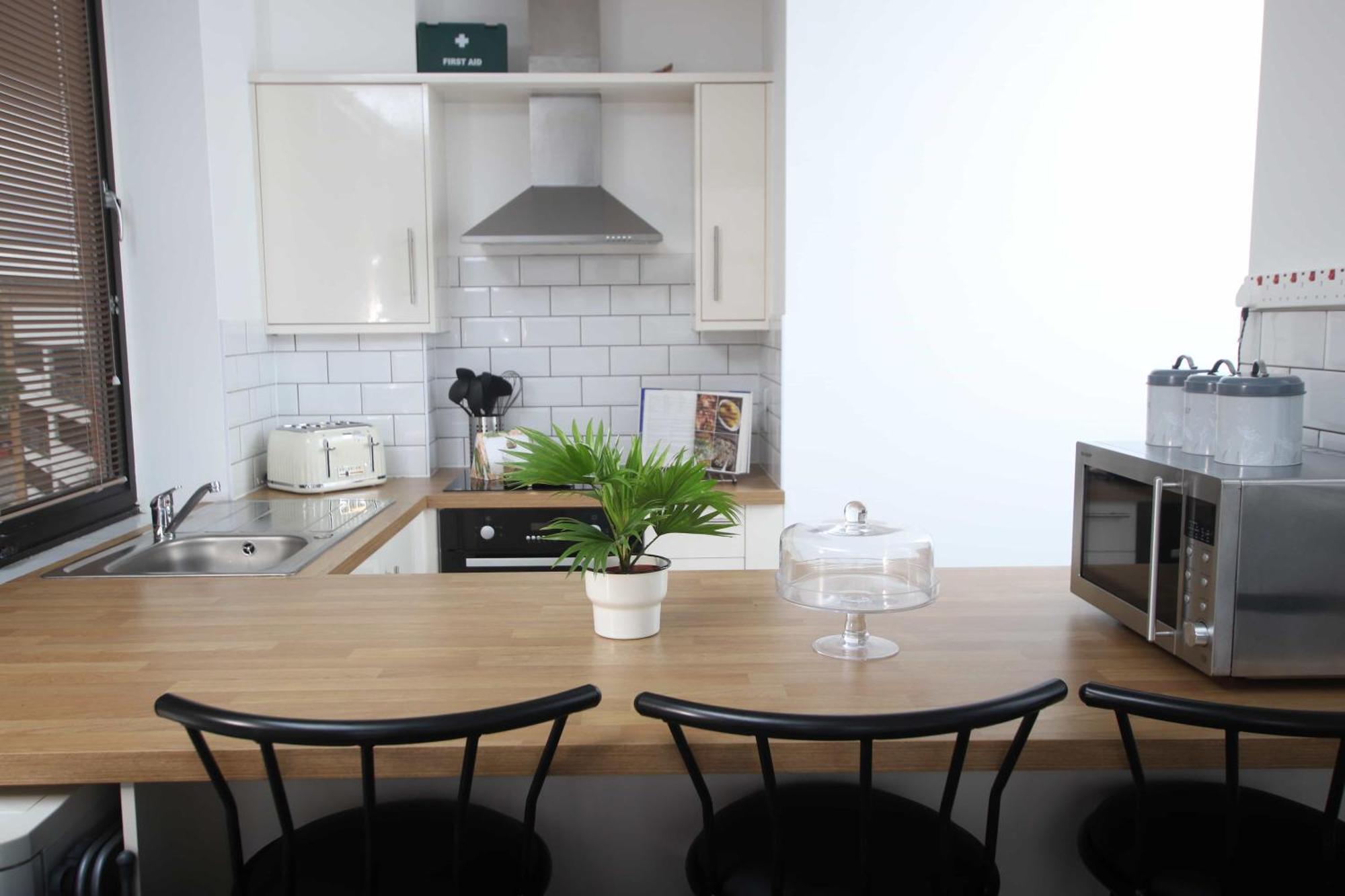 Aisiki Living At Upton Rd, Multiple 1, 2, Or 3 Bedroom Apartments, King Or Twin Beds With Free Wi-Fi & Parking 沃特福德 外观 照片