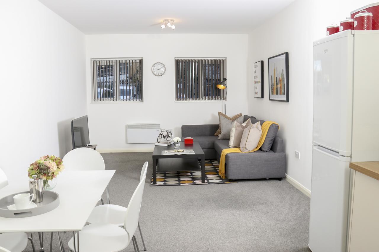 Aisiki Living At Upton Rd, Multiple 1, 2, Or 3 Bedroom Apartments, King Or Twin Beds With Free Wi-Fi & Parking 沃特福德 外观 照片