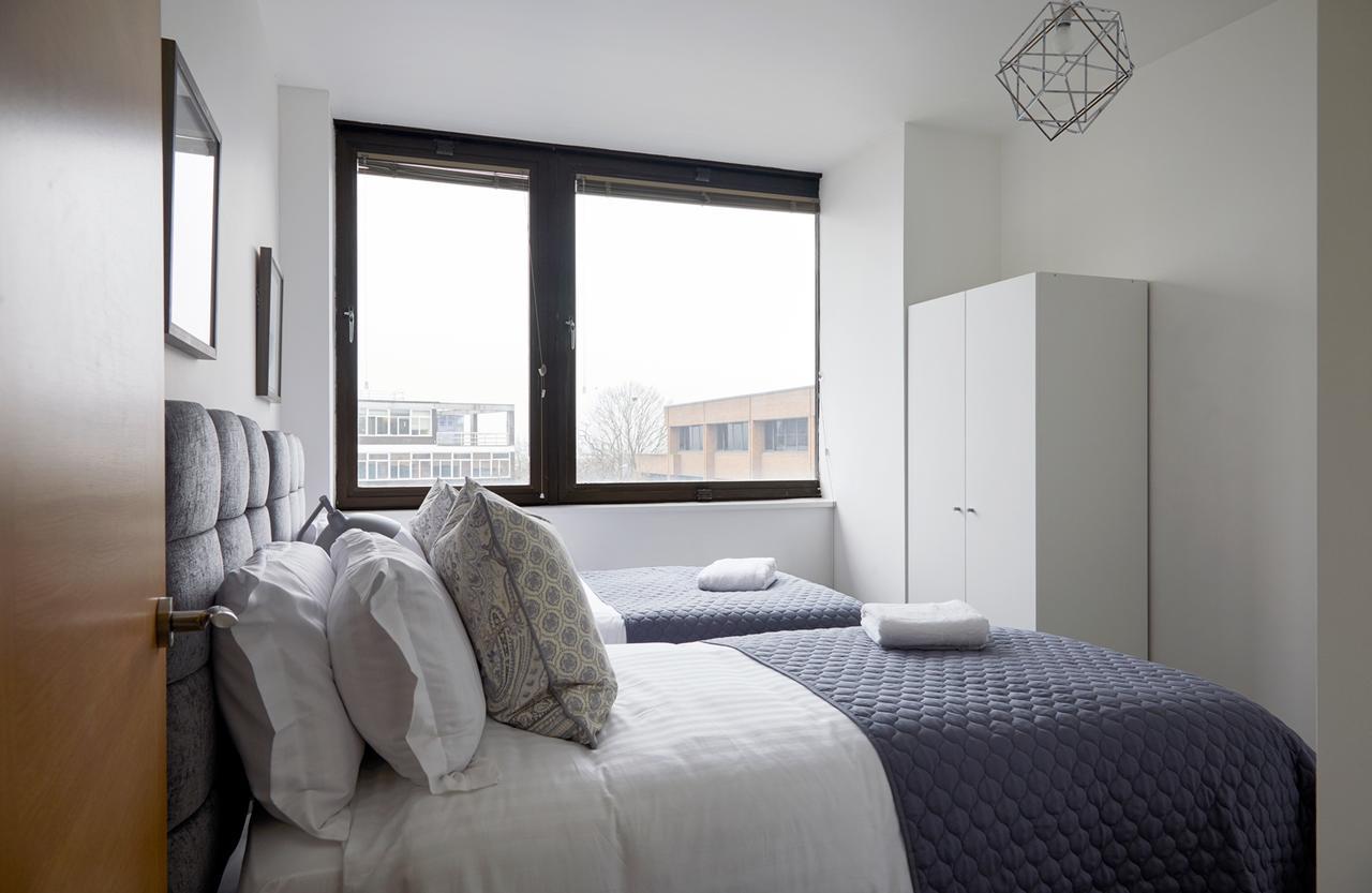 Aisiki Living At Upton Rd, Multiple 1, 2, Or 3 Bedroom Apartments, King Or Twin Beds With Free Wi-Fi & Parking 沃特福德 外观 照片