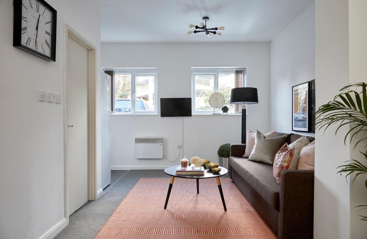Aisiki Living At Upton Rd, Multiple 1, 2, Or 3 Bedroom Apartments, King Or Twin Beds With Free Wi-Fi & Parking 沃特福德 外观 照片